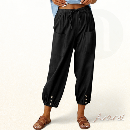 Hose mit nöie Punkt im stilvolle Design und höche Taille für en elegante Look