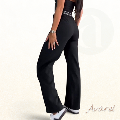 Bequemi gerade Hose in Uni-Farb mit praktische Reißverschlusstasche