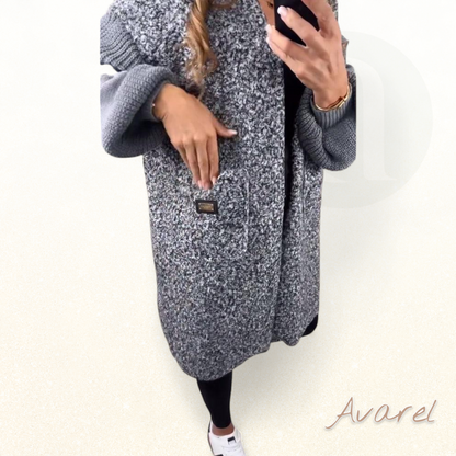 Eleganter wärmender Mantel mit stylischer Täsch für de perfekte Look