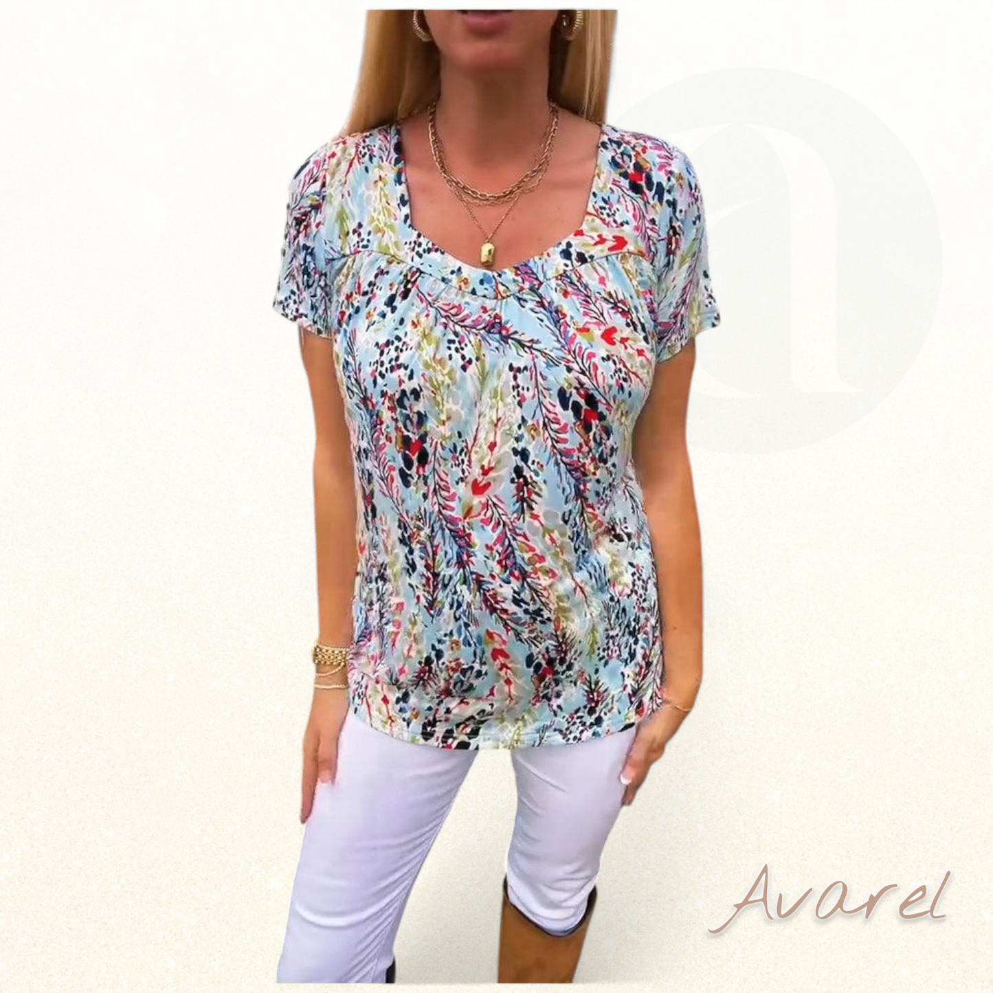 Stilvoll bedruckts T-Shirt mit U-Ausschnitt und Kurzearm