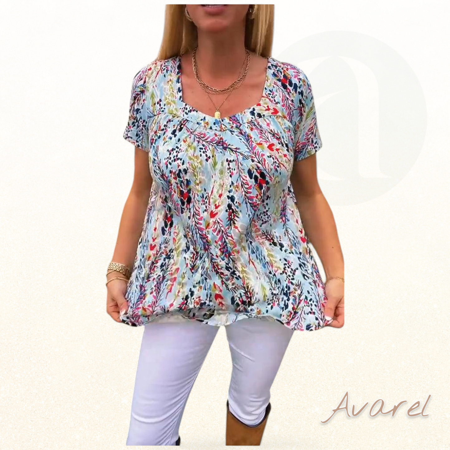 Stilvoll bedruckts T-Shirt mit U-Ausschnitt und Kurzearm