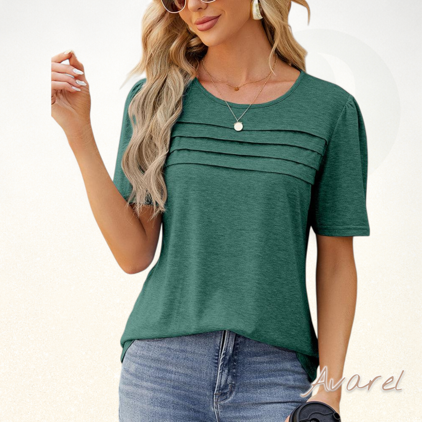 Stylisch-einfarbiges T-Shirt mit eleganter geraffter U-Ausschnitt