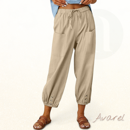 Hose mit nöie Punkt im stilvolle Design und höche Taille für en elegante Look