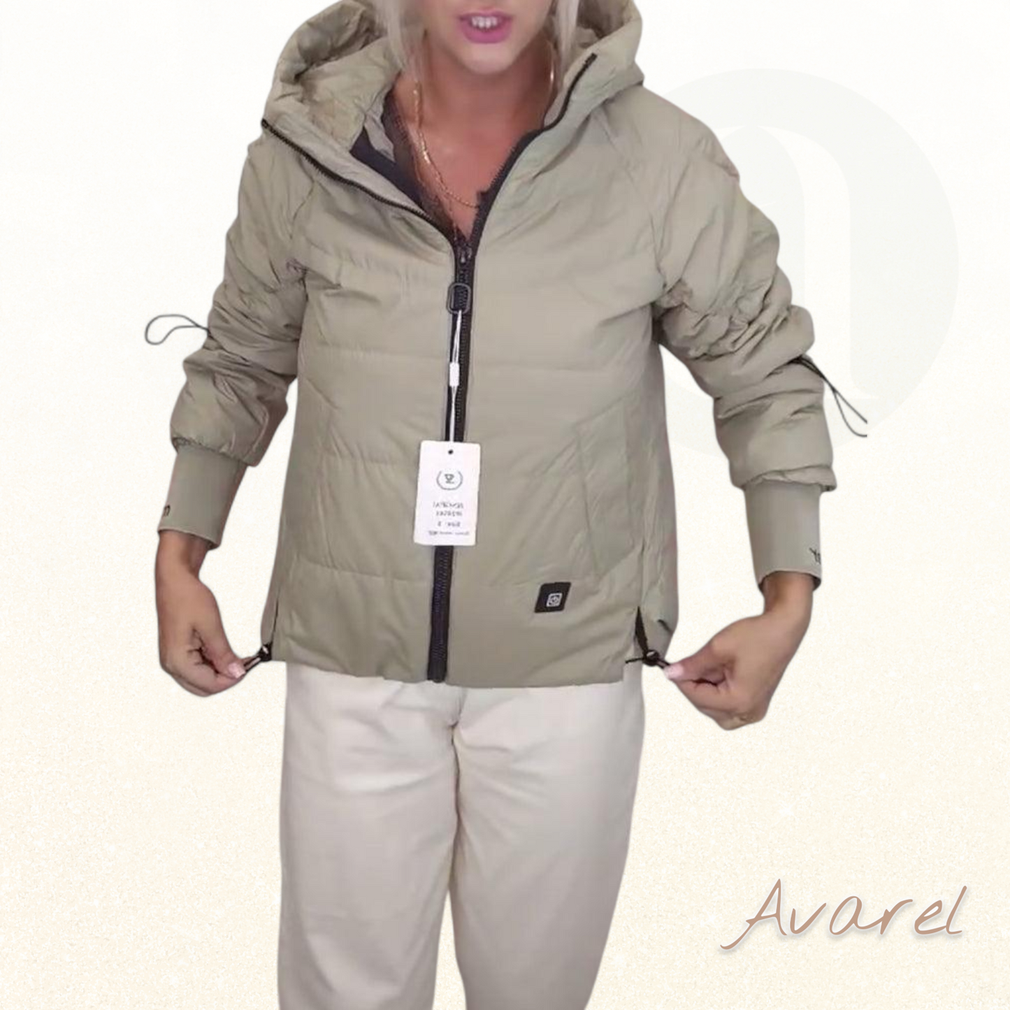 Stylisch kuuz gestaepte Kapuzenjacke für en moderne Look