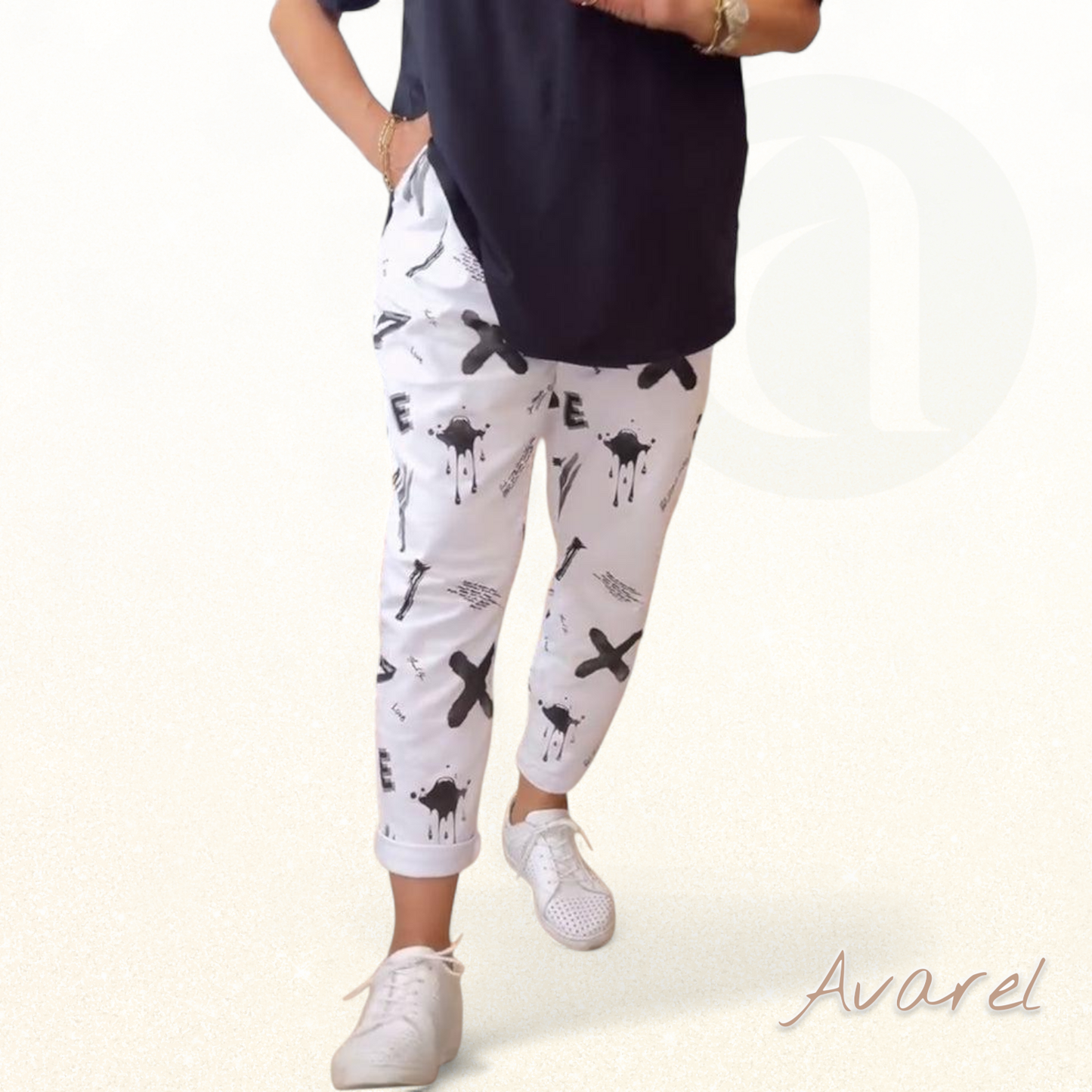 lässigi halbhöch Hosen mit stilvolle Druck für e trendige Look