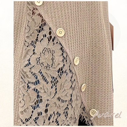 Stilvolls gstrickts T-Shirt mit Spitzeneinsatz für ne eleganten Look