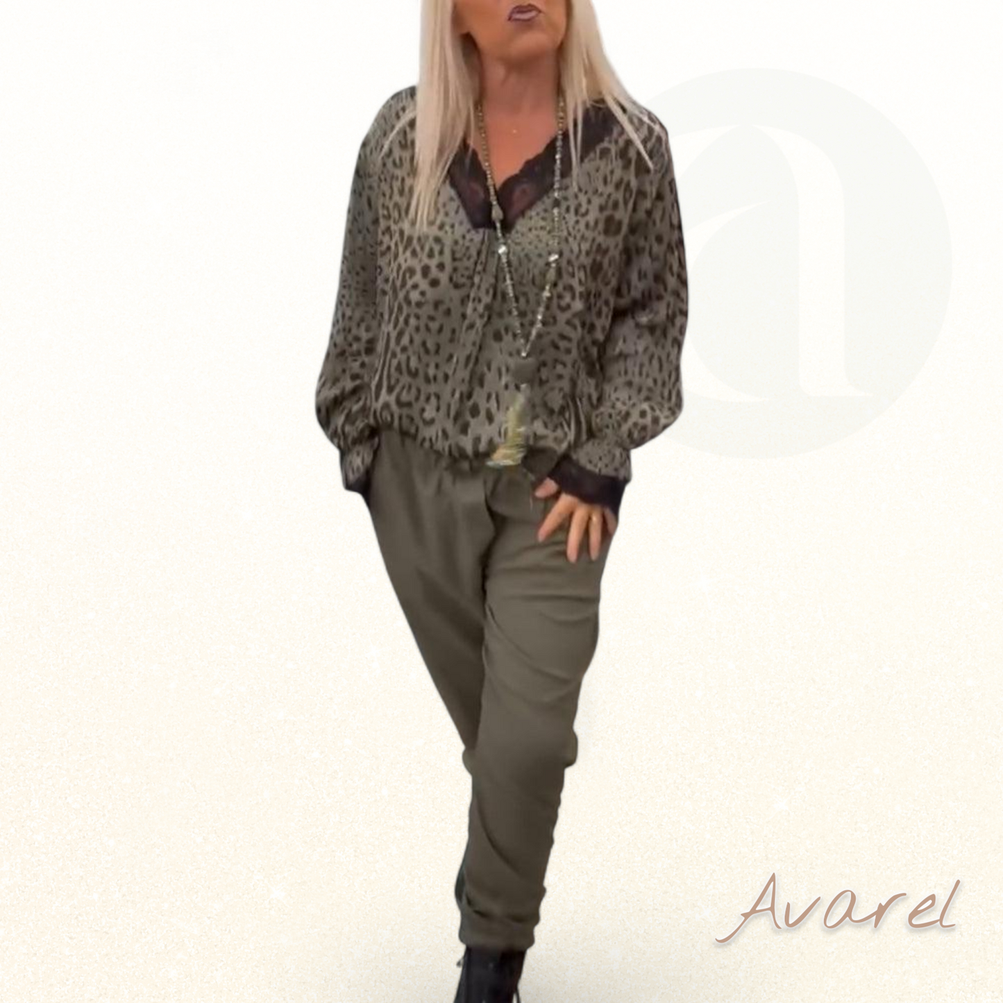 Bequemi einfarbigi Freiziehose mit praktischem Kordelzug