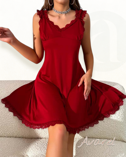 Elegants Nachthemd mit Rueckenschlitz und zarter Spitze