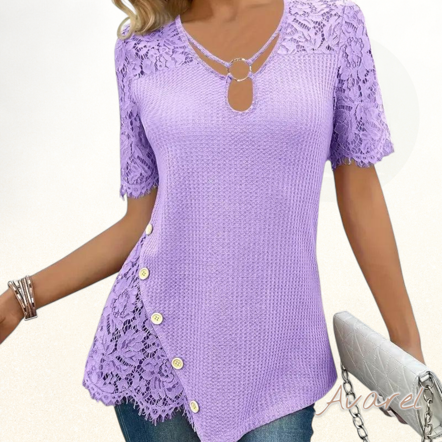 Stilvolls gstrickts T-Shirt mit Spitzeneinsatz für ne eleganten Look