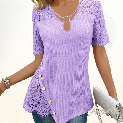 Stilvolls gstrickts T-Shirt mit Spitzeneinsatz für ne eleganten Look