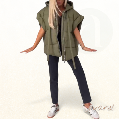 Warni gfütterti Kapuzenjacke im eifarbeigem Design mit Reißverschluss und churze Ärmel