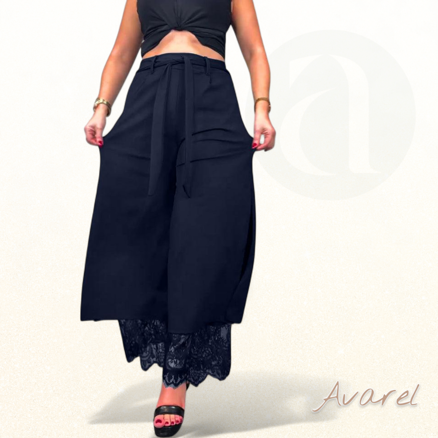 Härzvoller Schlauch mit Spitzenbesatz und Schlitz für vielseitige i einsetzen