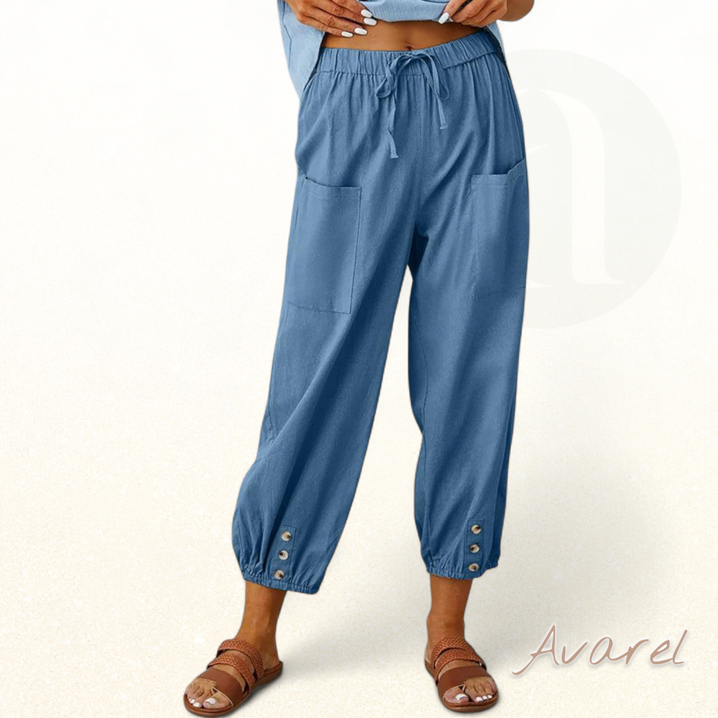 Hose mit nöie Punkt im stilvolle Design und höche Taille für en elegante Look