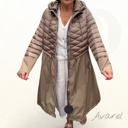 Warmligi, lang gesteppte Jacke mit bequeme Kapuze für maximale Komfort