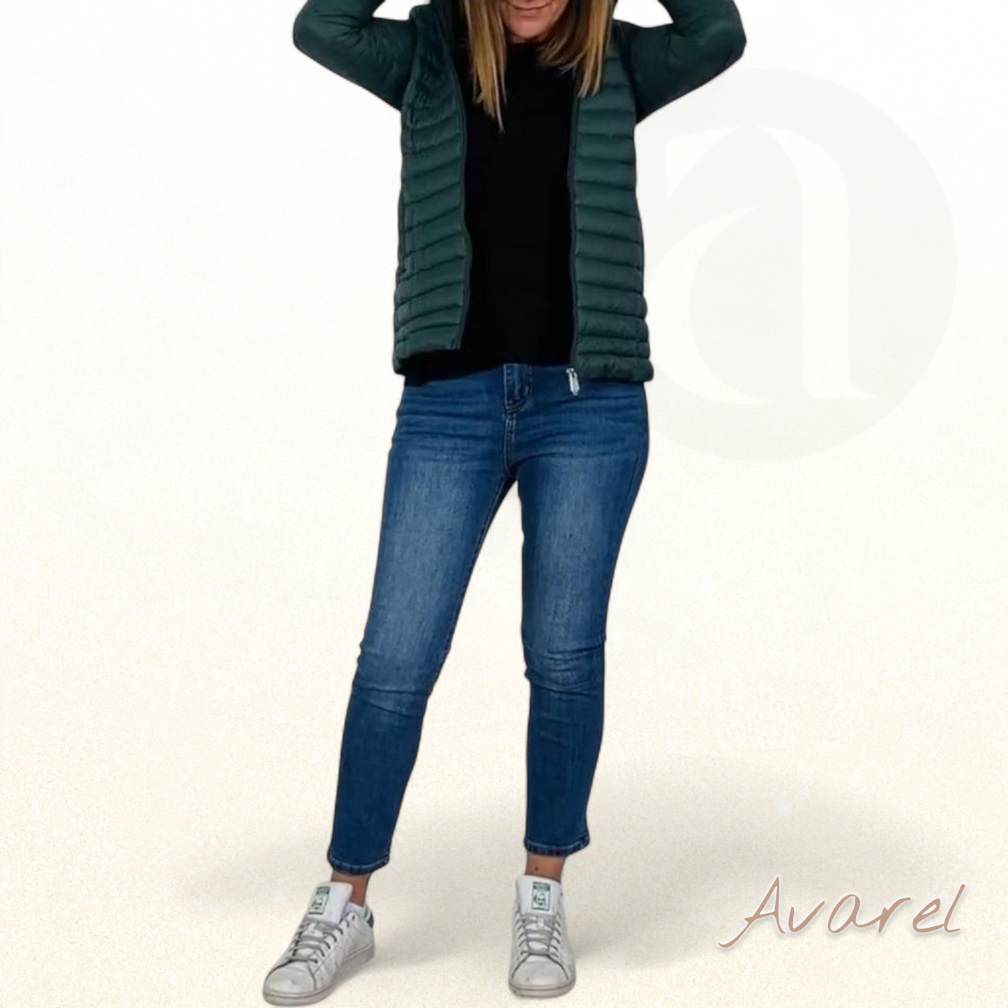 Stilvoller eifarbiger Mantel mit abnehmbarer Kapuze, Reißverschluss und Knopfverschlüsse