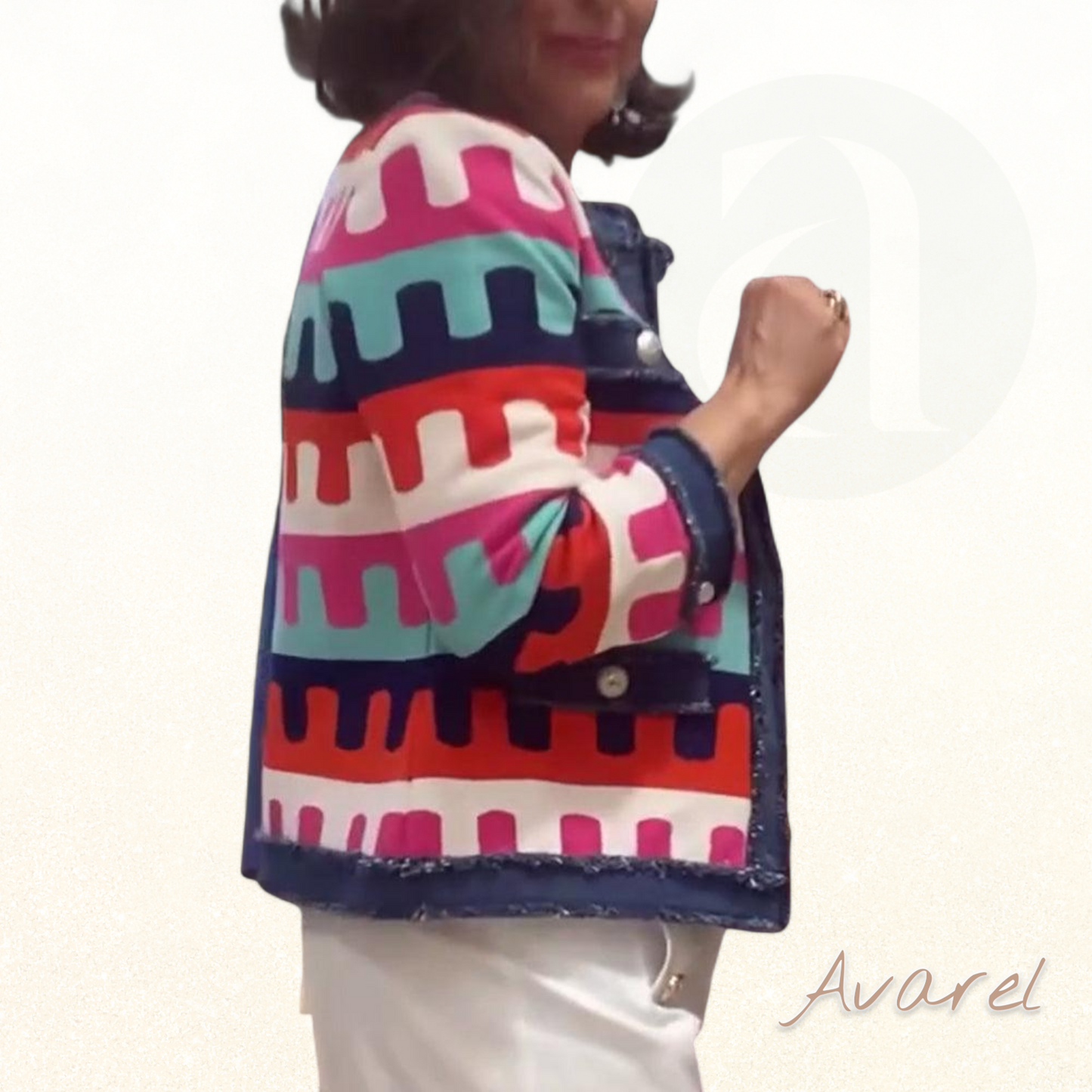 Stilvoll Jacke mit Knopfleist und auffälligem farbigem Design