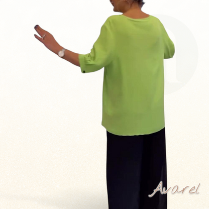 lässigs Churzarm-T-Shirt mit Bluememuster für en stilvolle Look