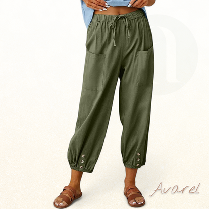 Hose mit nöie Punkt im stilvolle Design und höche Taille für en elegante Look