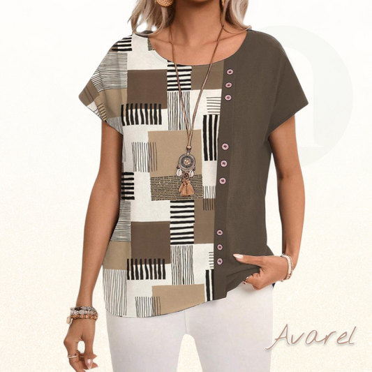 Stilvolls gestreifts T-Shirt mit aktuellem geometrischem Druck