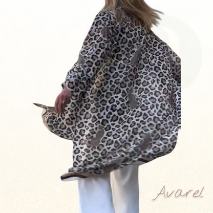 Schicke Langmantel mit Revers und modischem Leopardenmuster für einen moderne Look