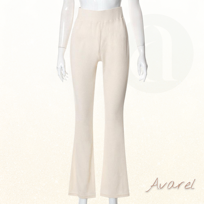 Stylisch eifarbige Slim-Fit-Hose mit modischem Micro-Flare für en eleganten Look