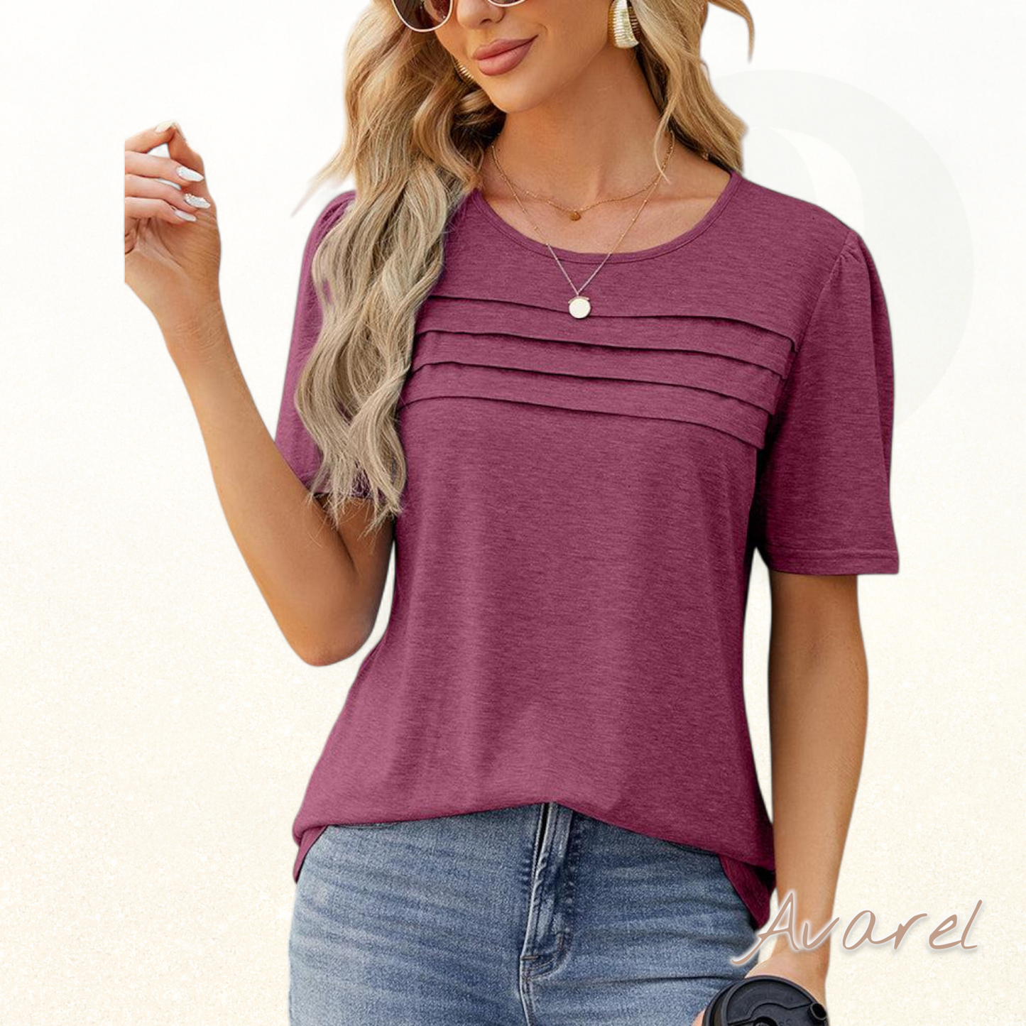 Stylisch-einfarbiges T-Shirt mit eleganter geraffter U-Ausschnitt