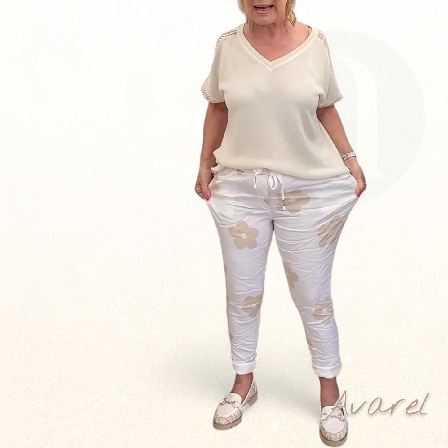 Hose mit coollem Print und praktischem Kordelzug für en lässige Look