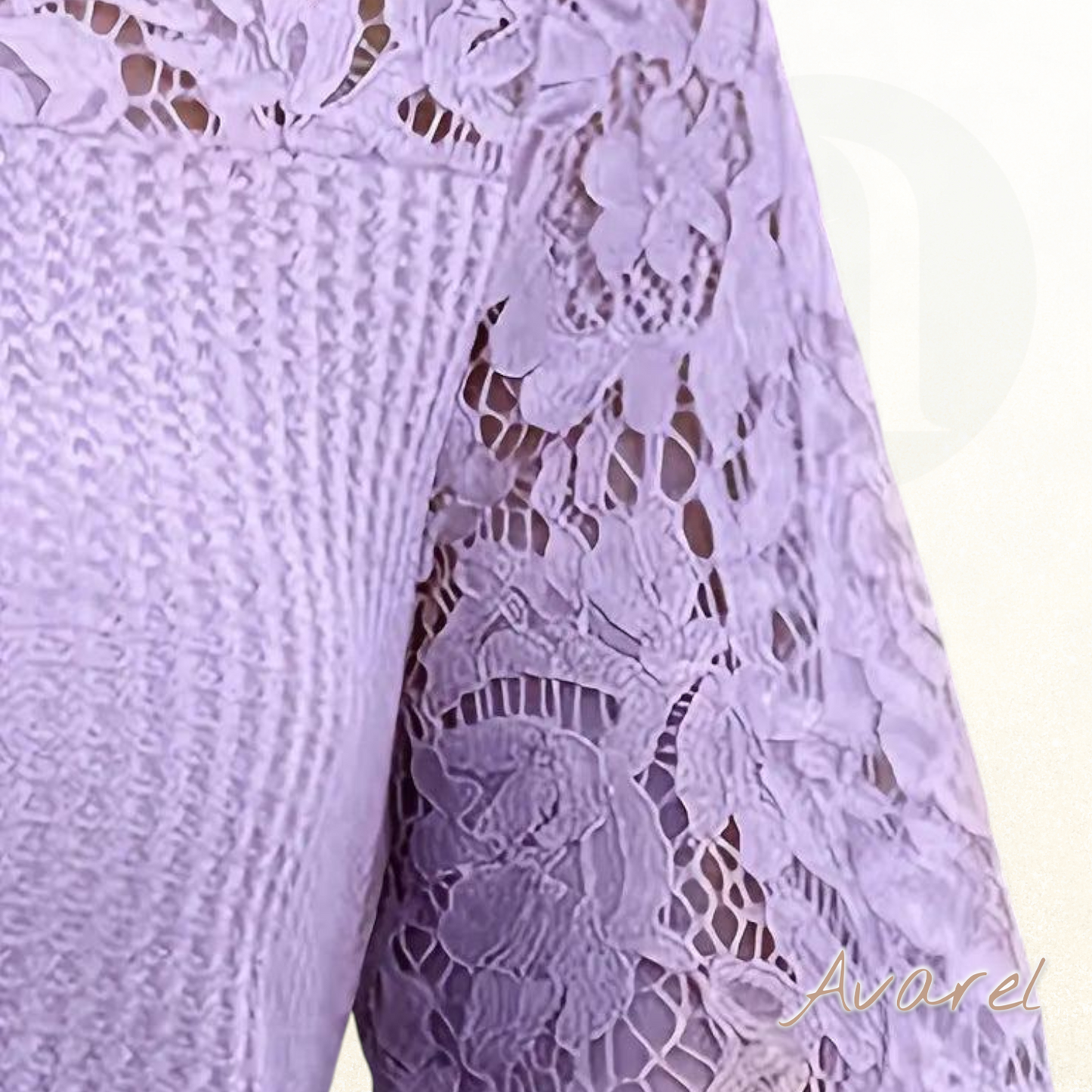 Stilvolls gstrickts T-Shirt mit Spitzeneinsatz für ne eleganten Look