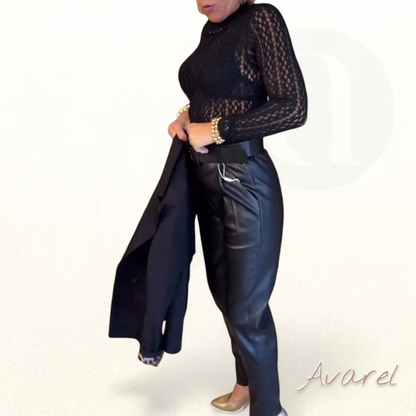 Hochwertiger usgschniidener, dehbarer Strick für stilvolle Look