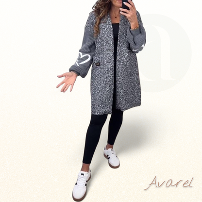 Eleganter wärmender Mantel mit stylischer Täsch für de perfekte Look