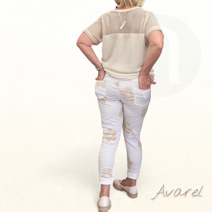 Hose mit coollem Print und praktischem Kordelzug für en lässige Look