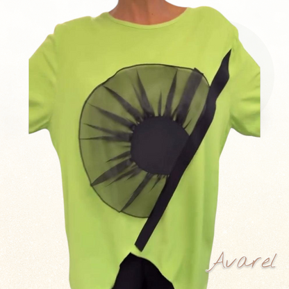 lässigs Churzarm-T-Shirt mit Bluememuster für en stilvolle Look