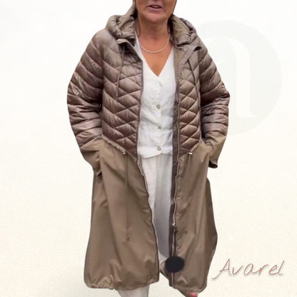 Warmligi, lang gesteppte Jacke mit bequeme Kapuze für maximale Komfort