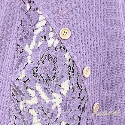 Stilvolls gstrickts T-Shirt mit Spitzeneinsatz für ne eleganten Look