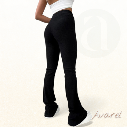 Stylisch eifarbige Slim-Fit-Hose mit modischem Micro-Flare für en eleganten Look