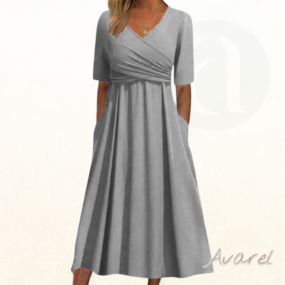 Elegantes Crossing-Midikleid mit stilvollen Jasmin-Details für modebewusste Frauen