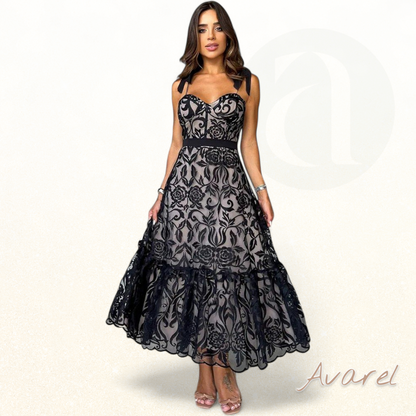 Elegantes Mitternachtsblumen-Stillleben – Verleihen Sie Ihrem Raum Stil und einzigartigen Charme