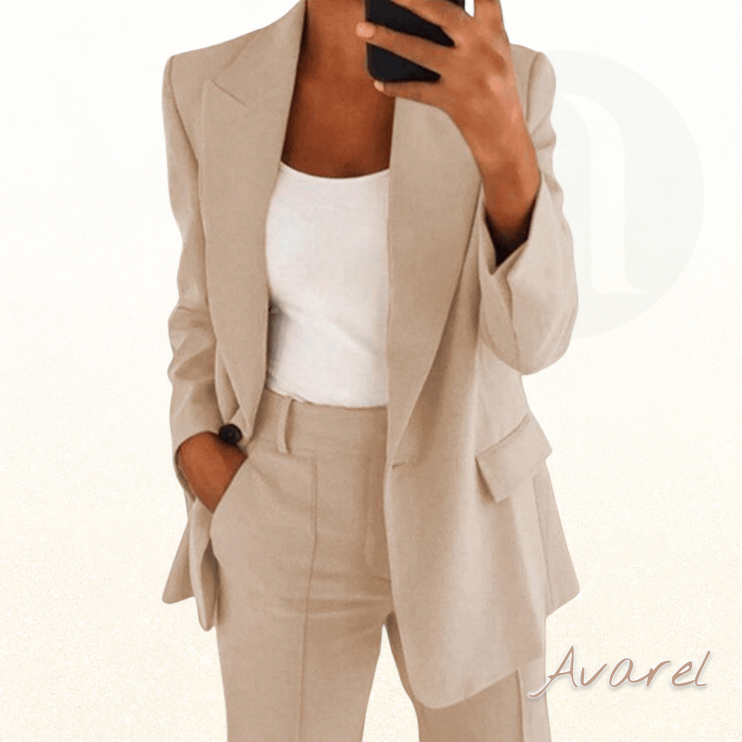 Chic und elegante Damenkostüm perfekt für jede Gelegenheit