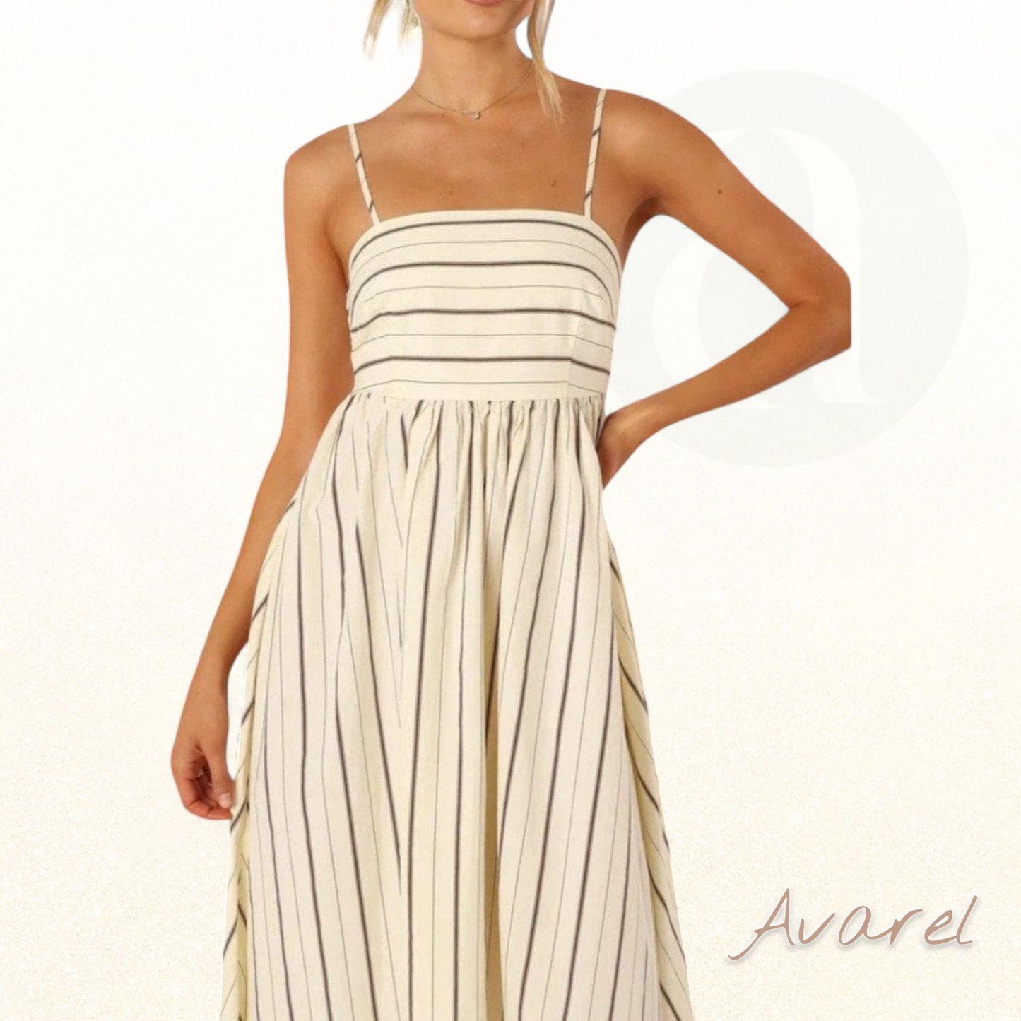 Luxuriöser Bademantel mit Gürtel und Trägern, elegantes Design Claire