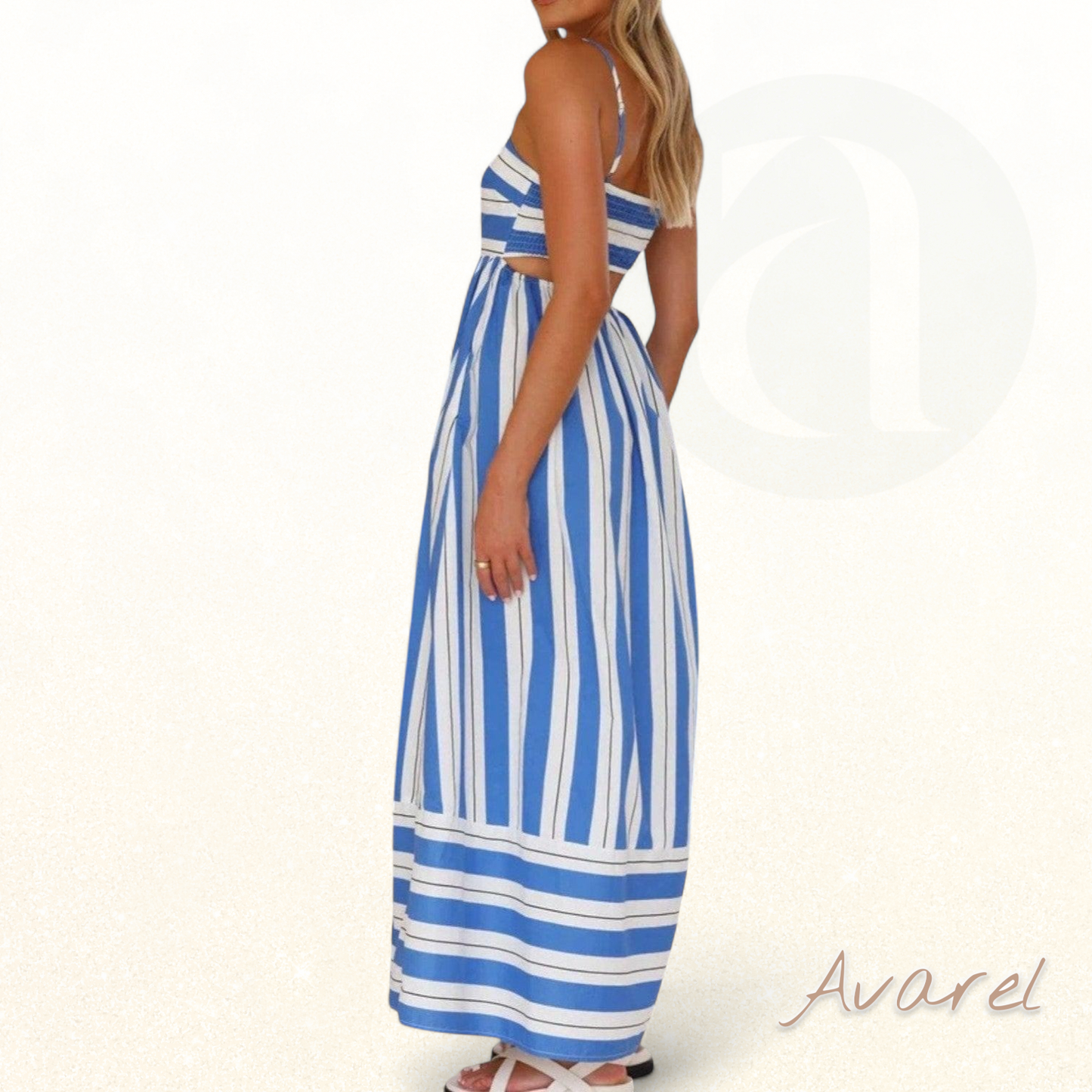 Luxuriöser Bademantel mit Gürtel und Trägern, elegantes Design Claire