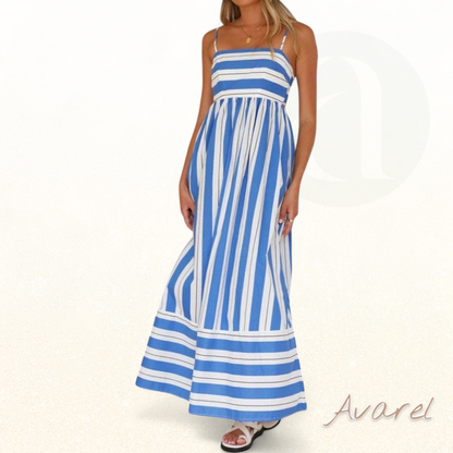 Luxuriöser Bademantel mit Gürtel und Trägern, elegantes Design Claire