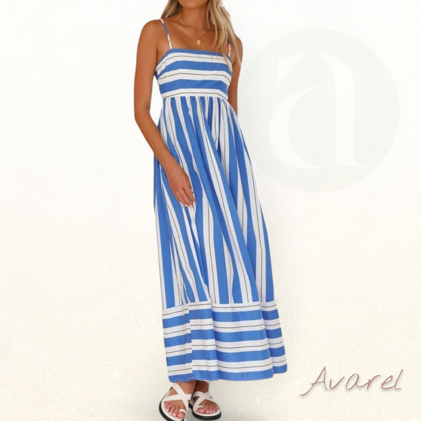 Luxuriöser Bademantel mit Gürtel und Trägern, elegantes Design Claire