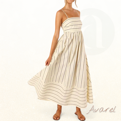 Luxuriöser Bademantel mit Gürtel und Trägern, elegantes Design Claire