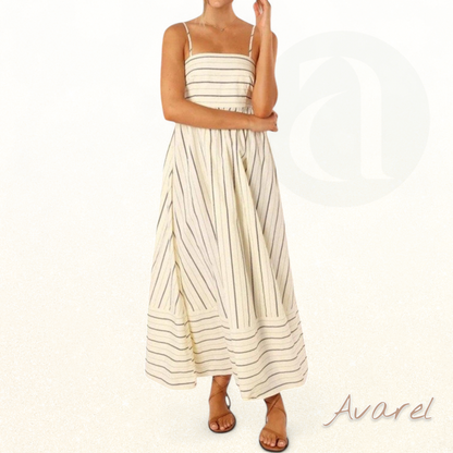 Luxuriöser Bademantel mit Gürtel und Trägern, elegantes Design Claire