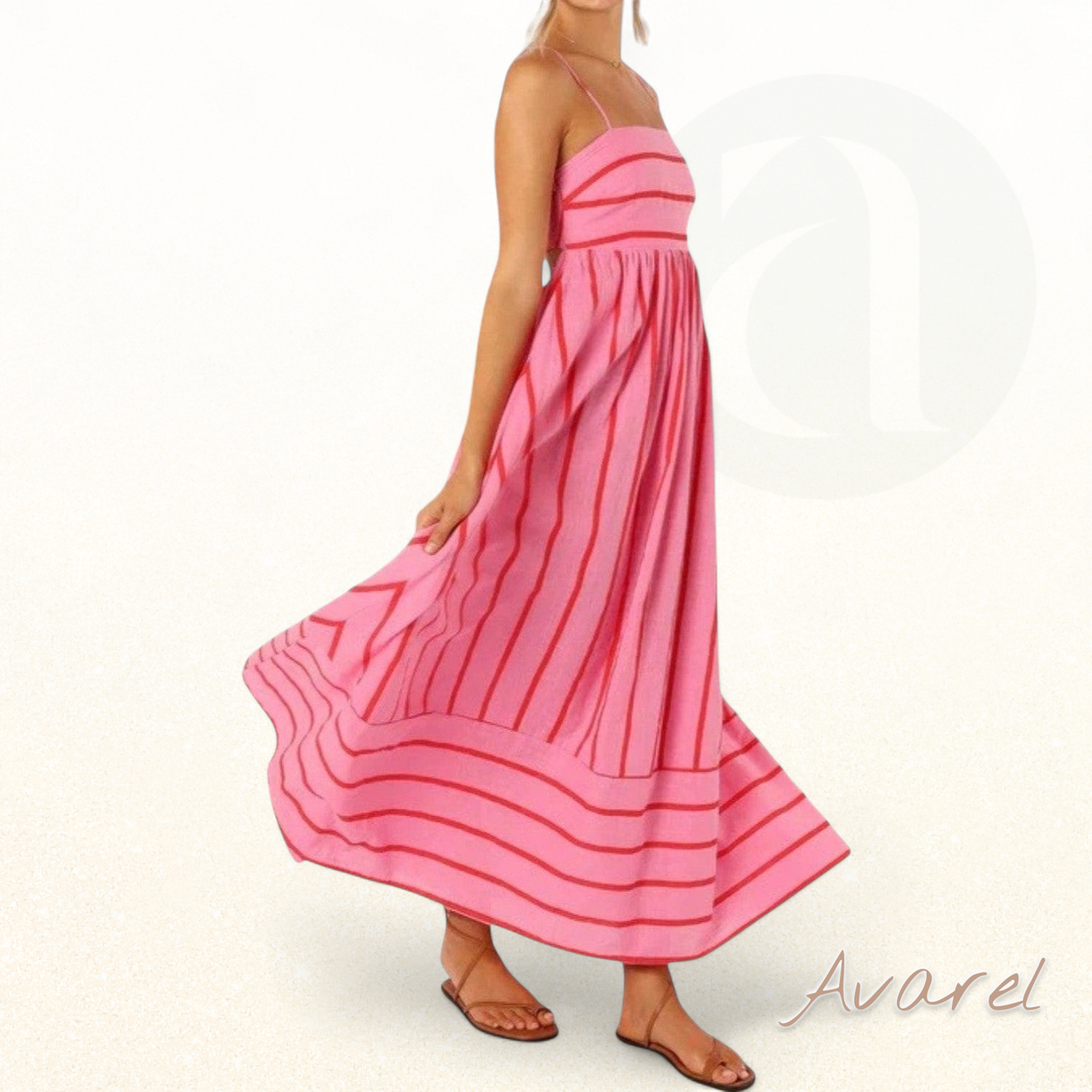 Luxuriöser Bademantel mit Gürtel und Trägern, elegantes Design Claire