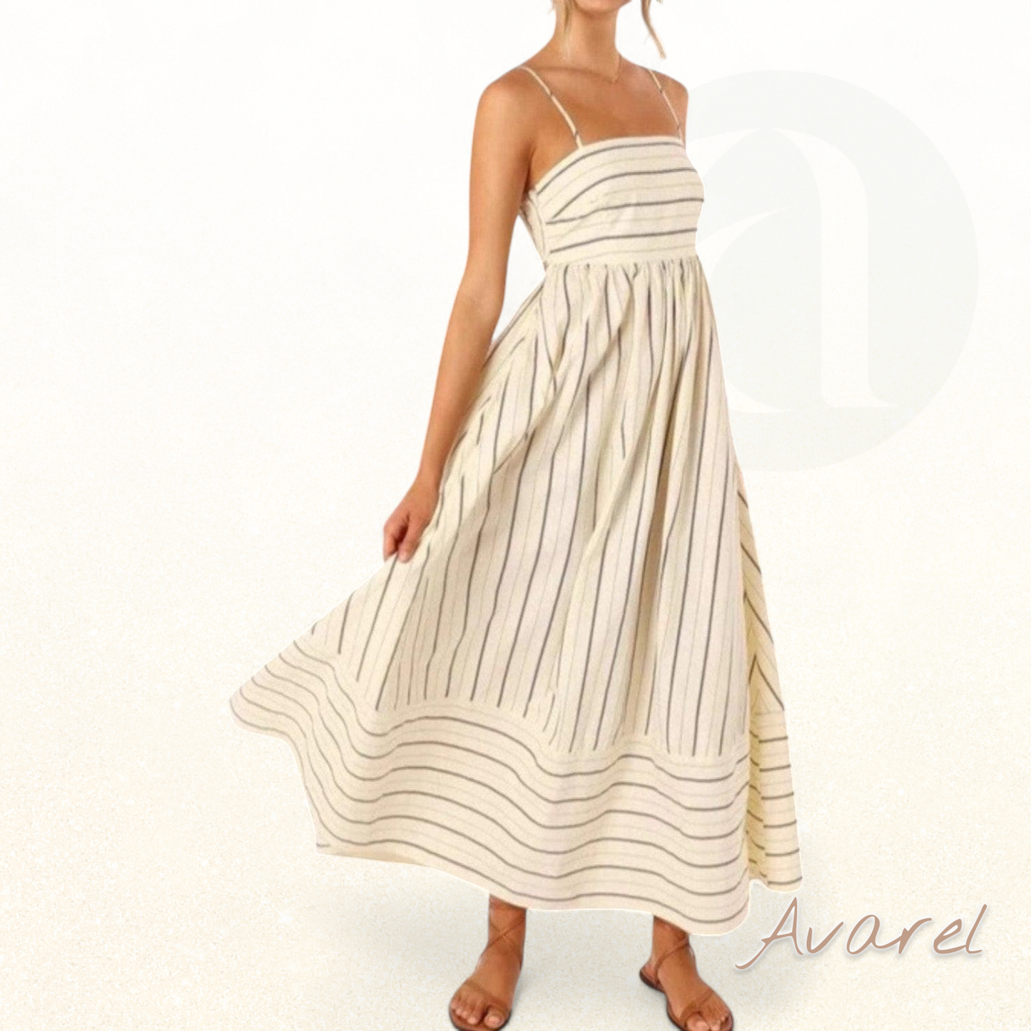 Luxuriöser Bademantel mit Gürtel und Trägern, elegantes Design Claire