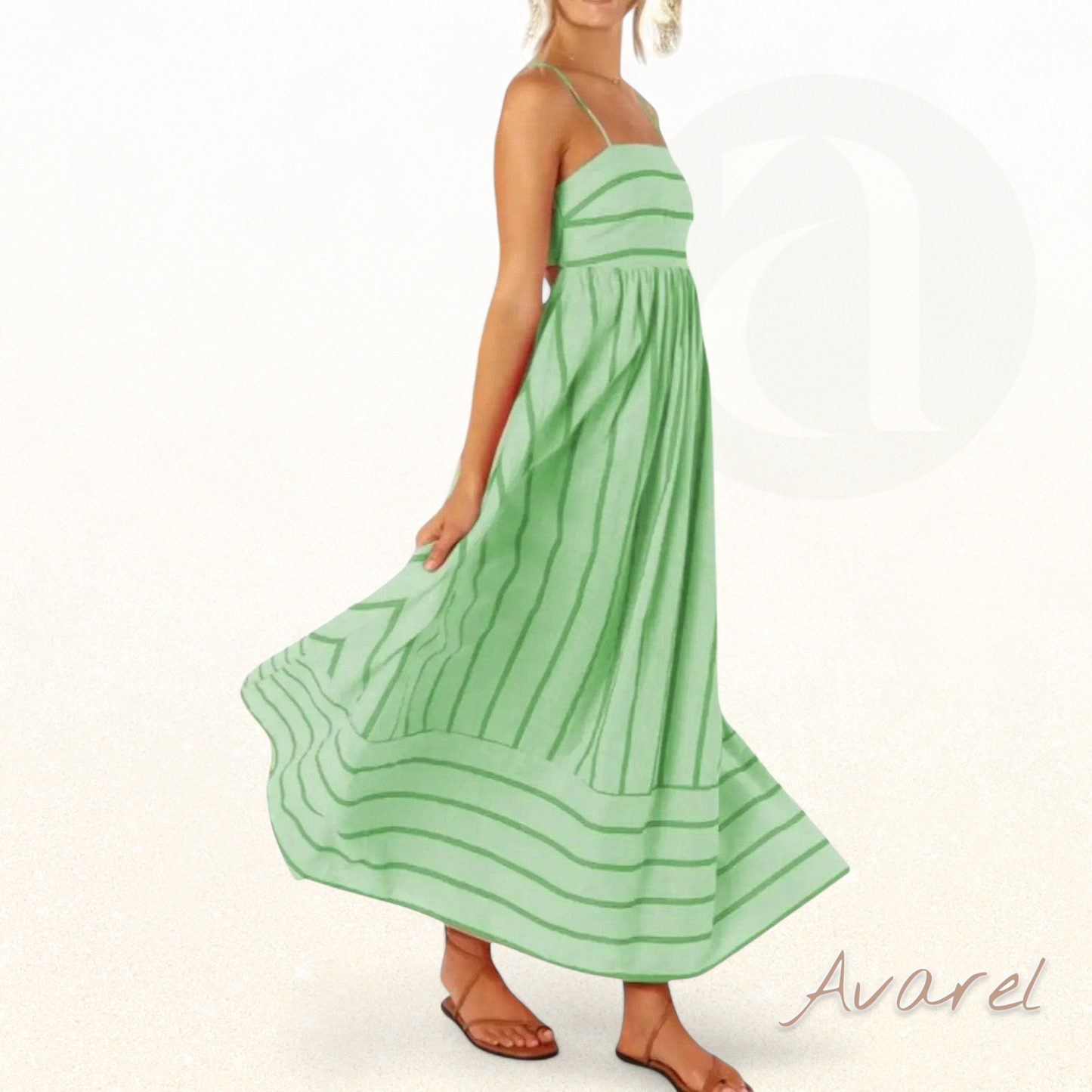 Luxuriöser Bademantel mit Gürtel und Trägern, elegantes Design Claire