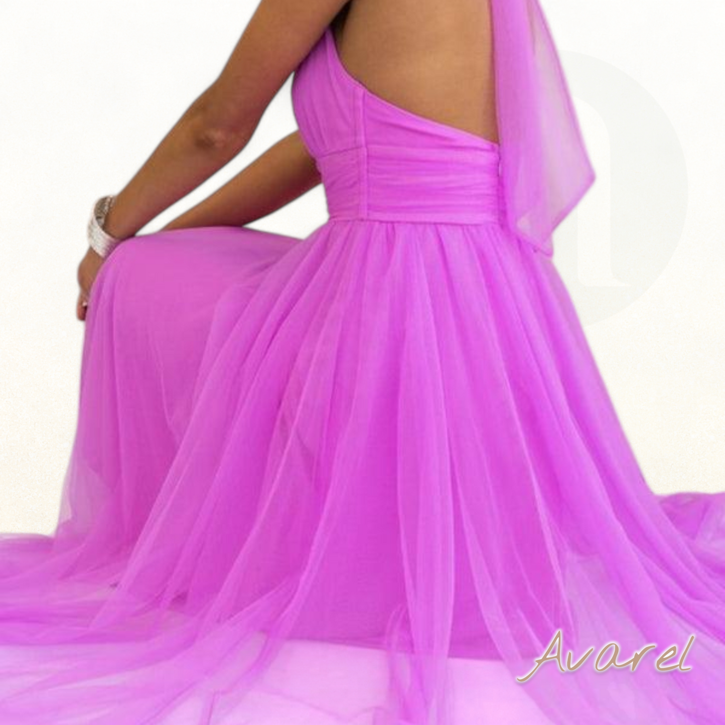 Rita | Elegantes modernes Kleid mit stilvoller Ausstrahlung und atemberaubendem langem Rock