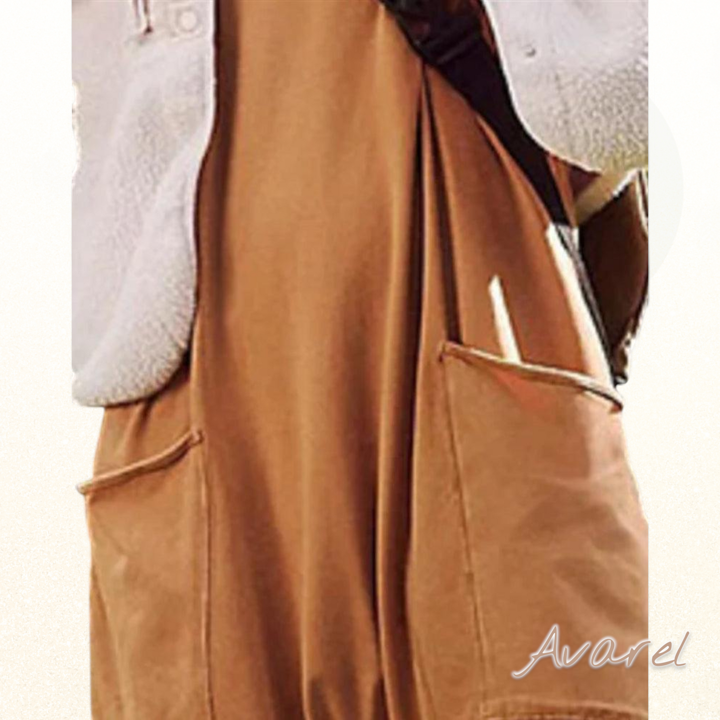 Eleganter einfarbiger Jumpsuit mit V-Ausschnitt und praktische Täsch