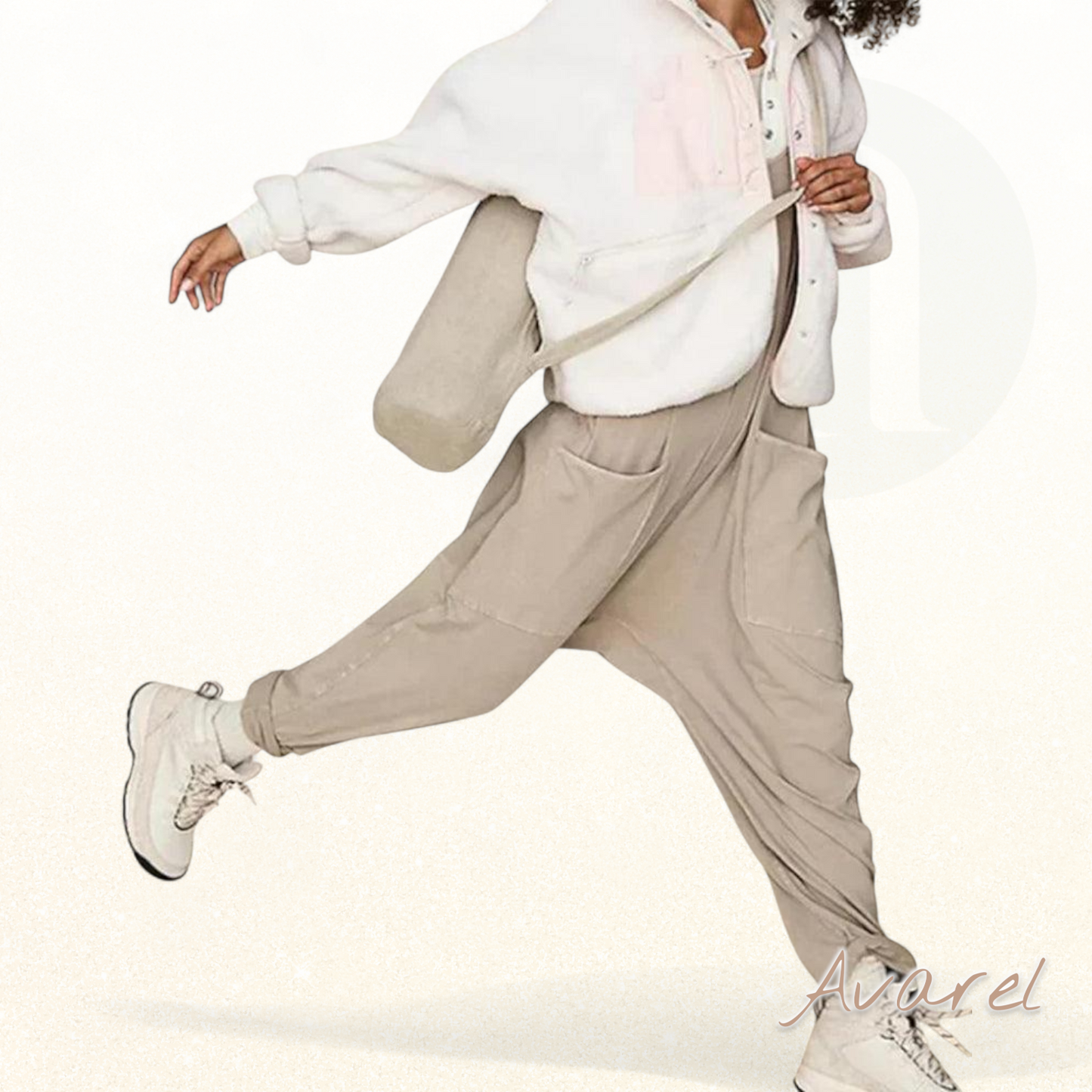 Eleganter einfarbiger Jumpsuit mit V-Ausschnitt und praktische Täsch